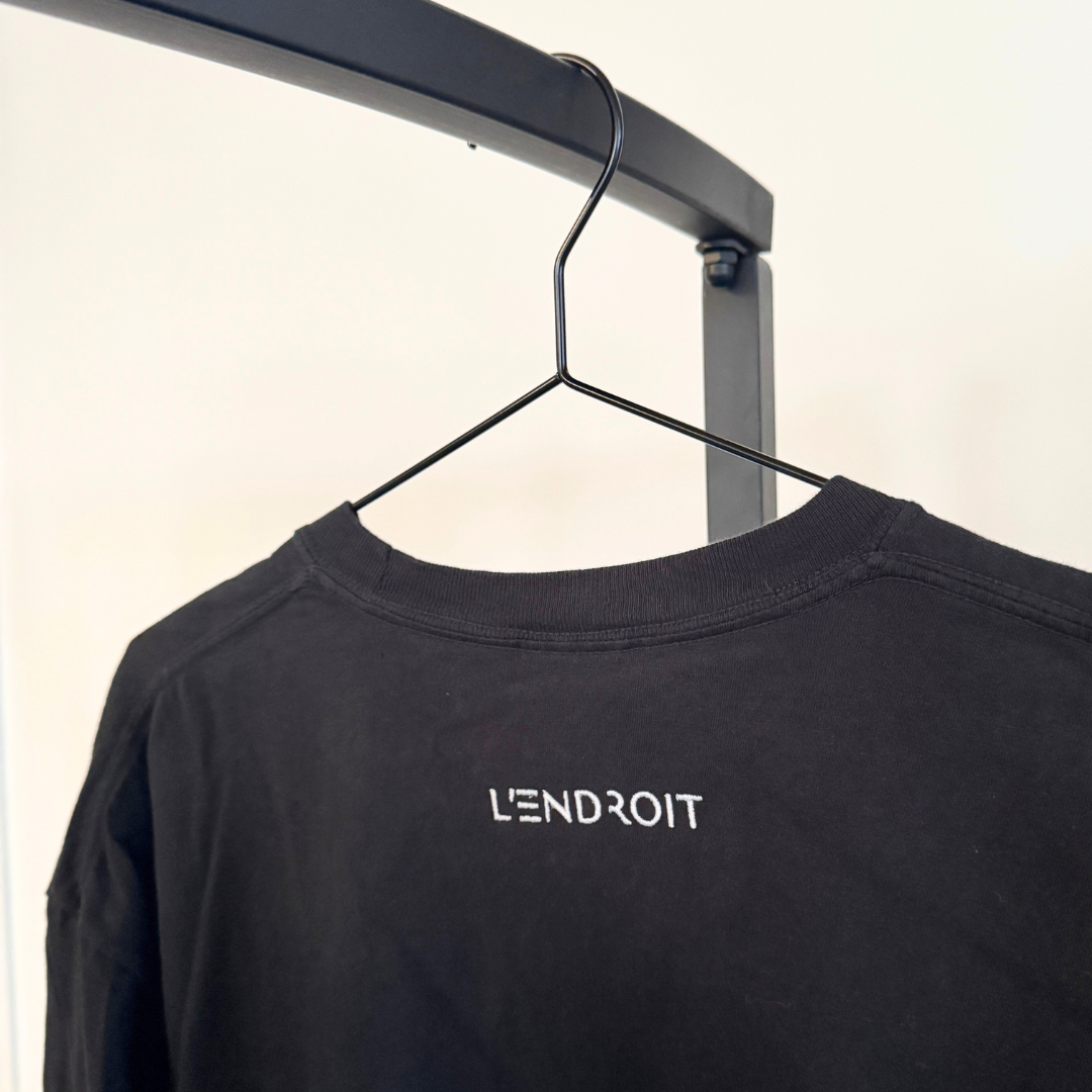 T-shirt noir l’endroit